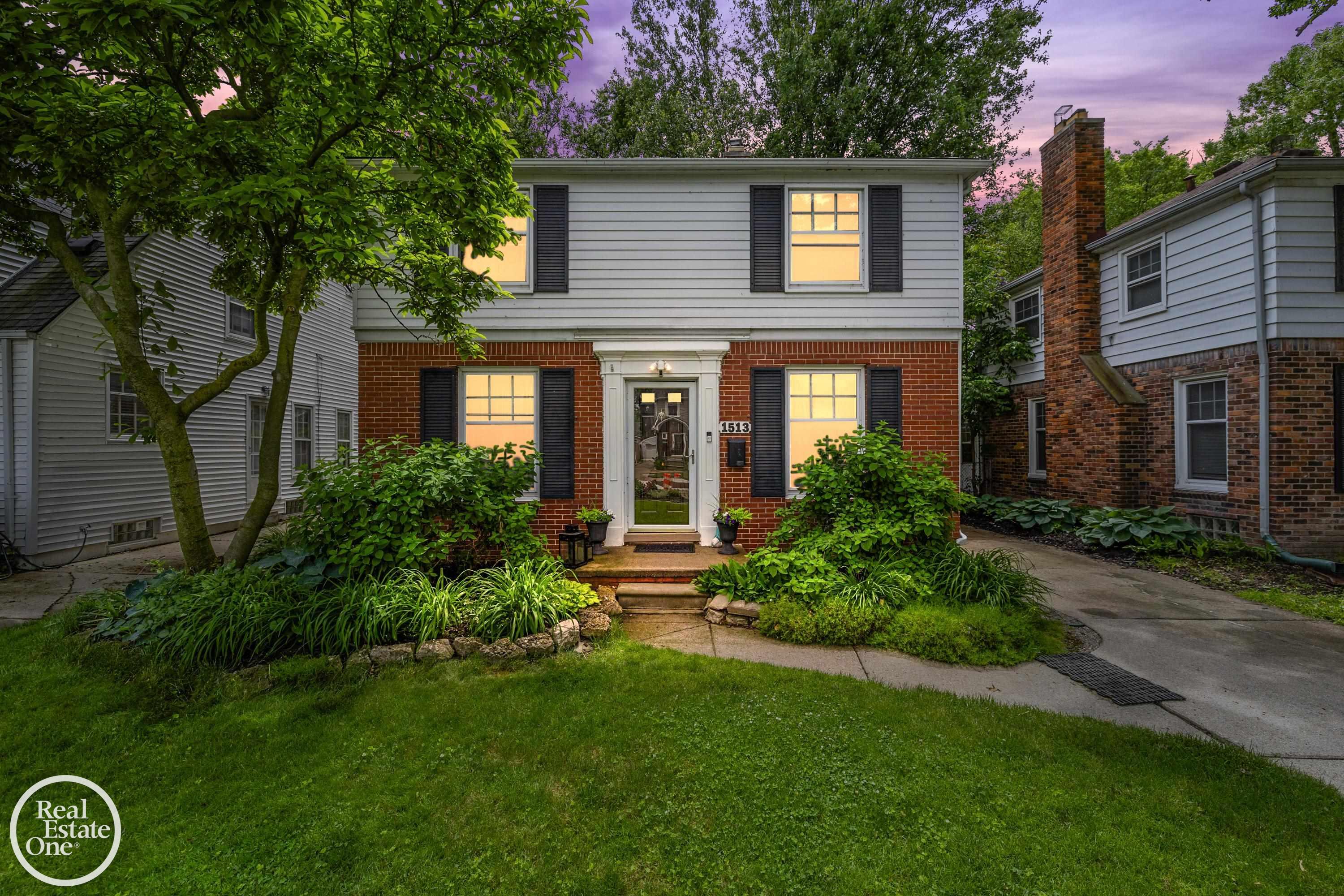 1513 Roslyn Road Grosse Pointe, MI 48236 - Photo 28 of 36 50144102-933660cd-b06b-429c-b9af-e4435cb534d1.JPG