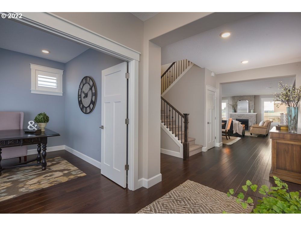 1291 South 44th Avenue Ridgefield, WA 98642 - Photo 5 of 10 a view of a livingroom with furniture and entryway