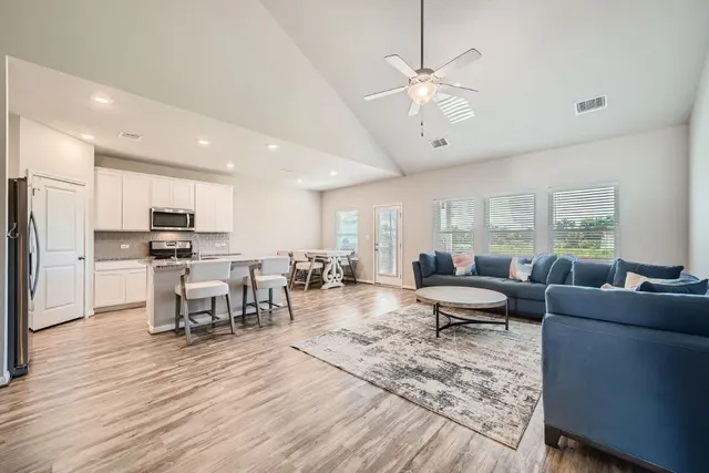 $2,200 | 434 Windy Reed Road, Hutto, TX 78634