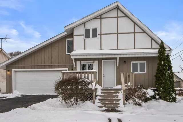 a view of house with yard