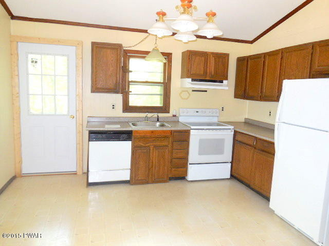 109 Weasel Road Dingmans Ferry, PA 18328 - Photo 3 of 10