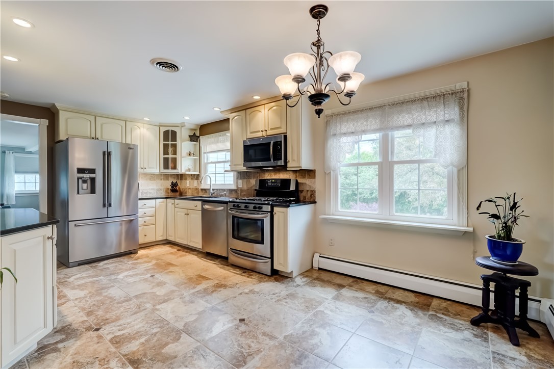 20 Noel Drive Gates, NY 14606 - Photo 5 of 36