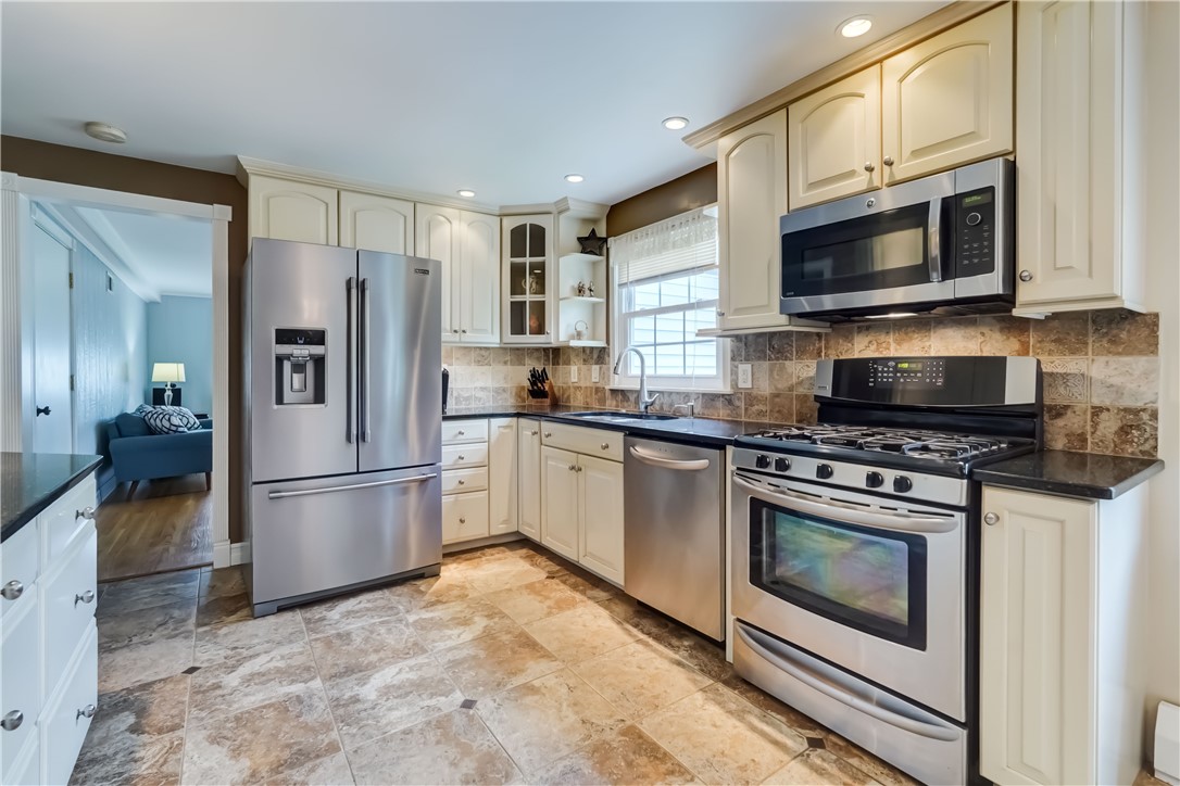 20 Noel Drive Gates, NY 14606 - Photo 6 of 36