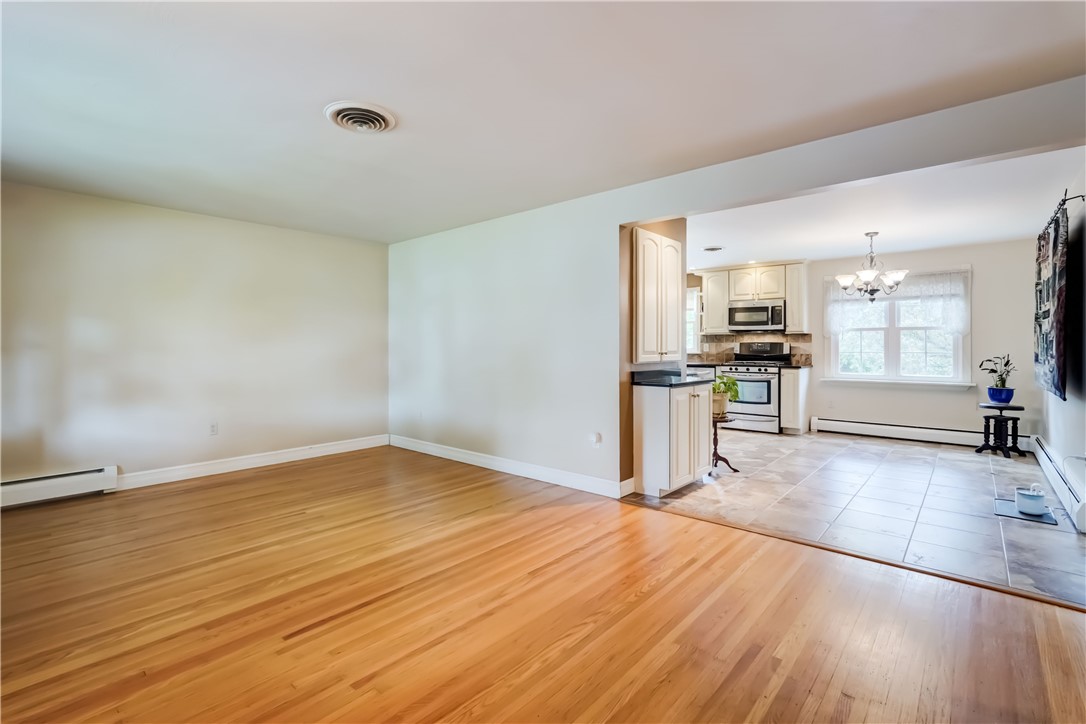 20 Noel Drive Gates, NY 14606 - Photo 10 of 36