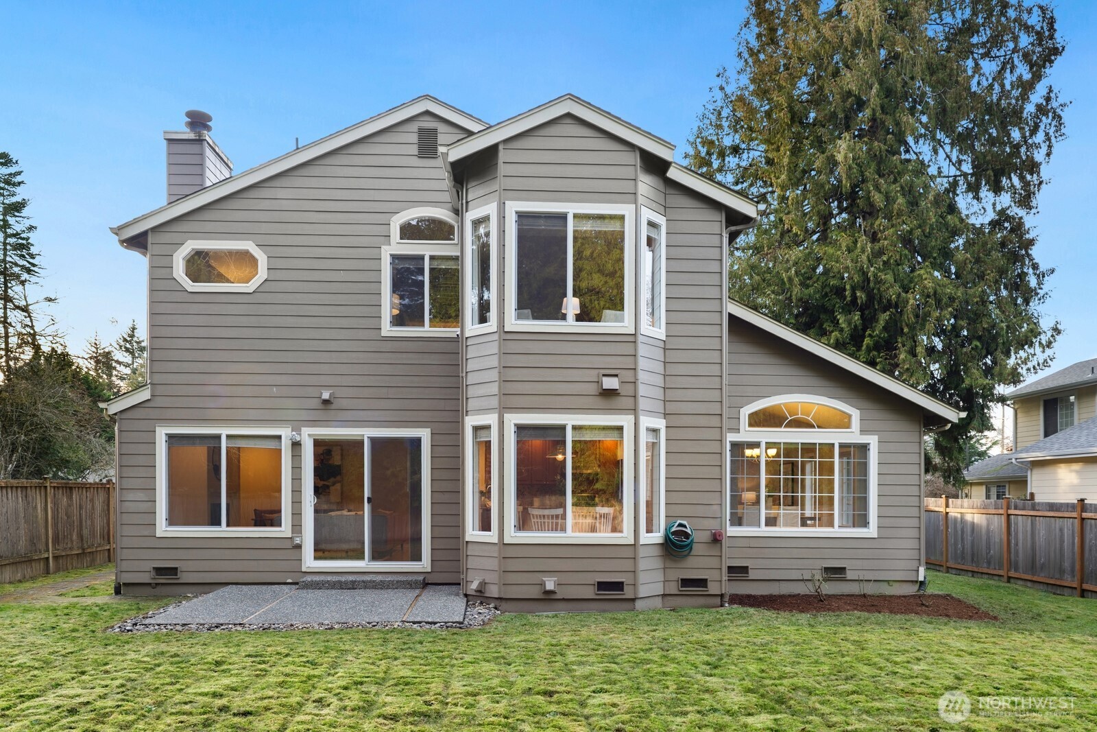 16708 5th Avenue Northeast Shoreline, WA 98155 - Photo 32 of 38 a front view of house with yard