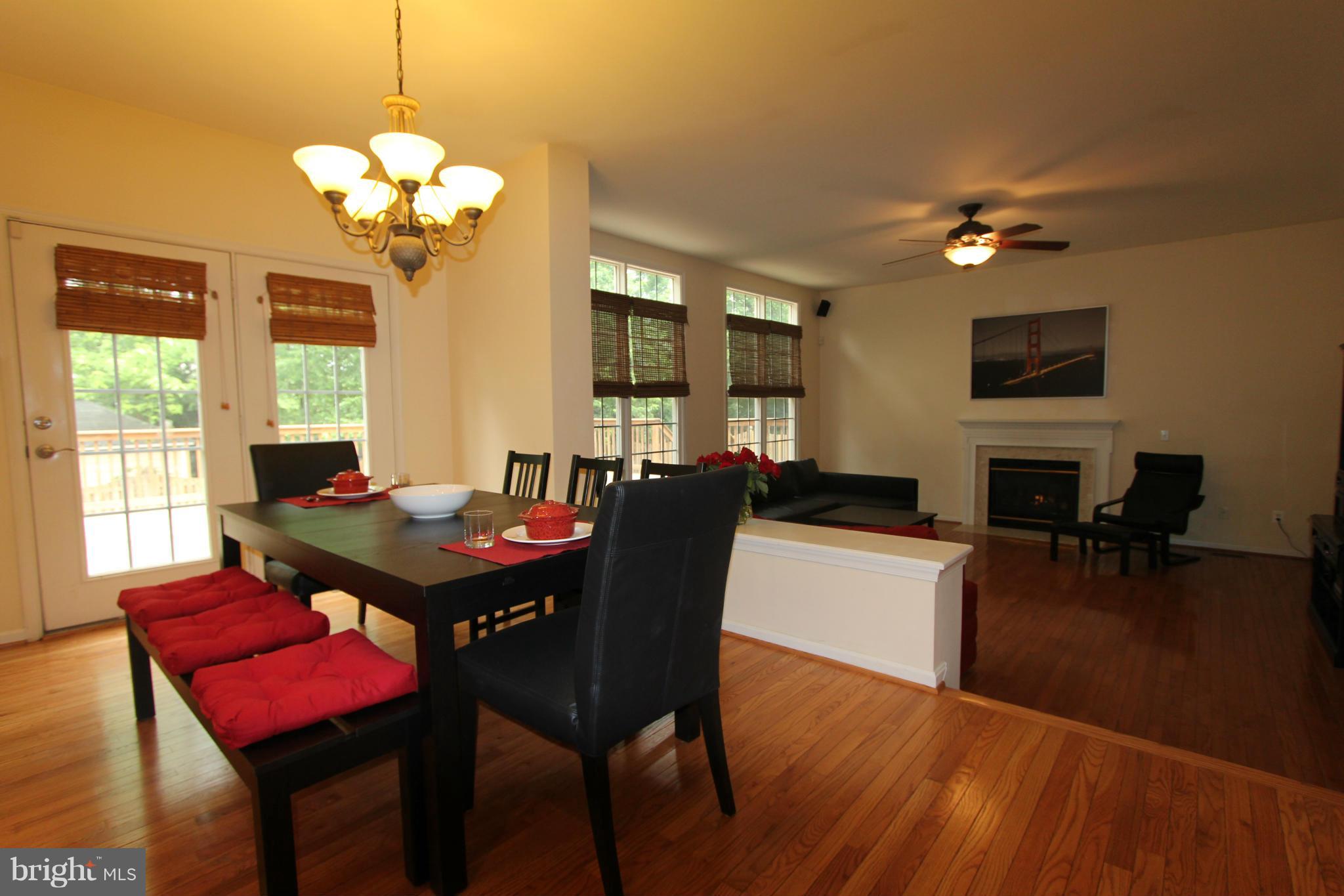 6032 Sumner Road Alexandria, VA 22310 - Photo 7 of 30 Breakfast nook w/ door to the deck