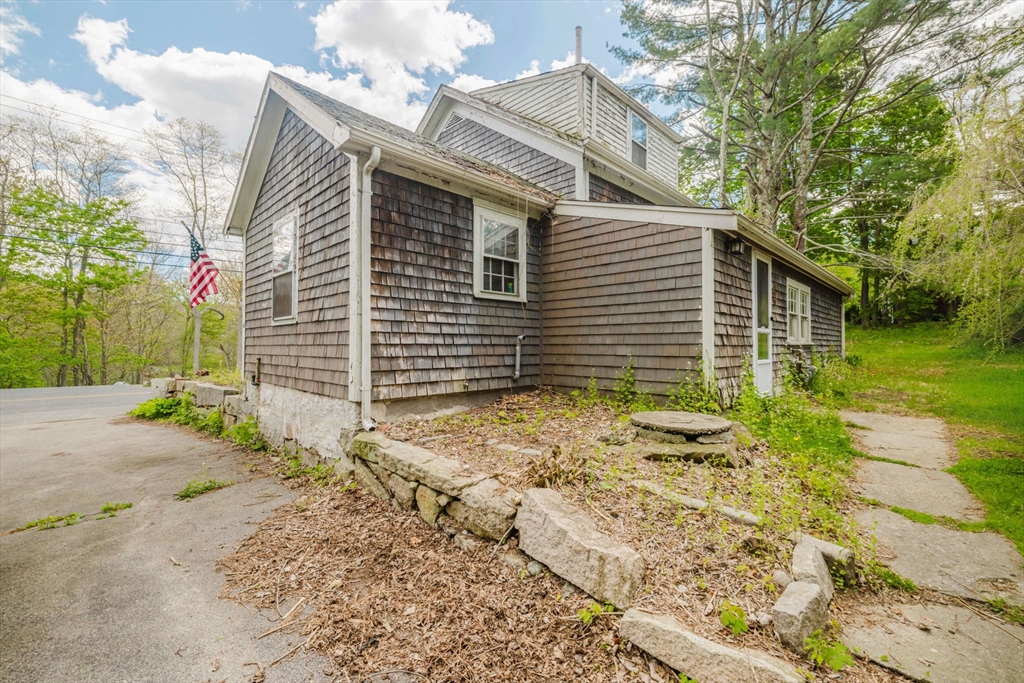 807 Gifford Road Westport, MA 02790 - Photo 4 of 42 Gallery Image 4