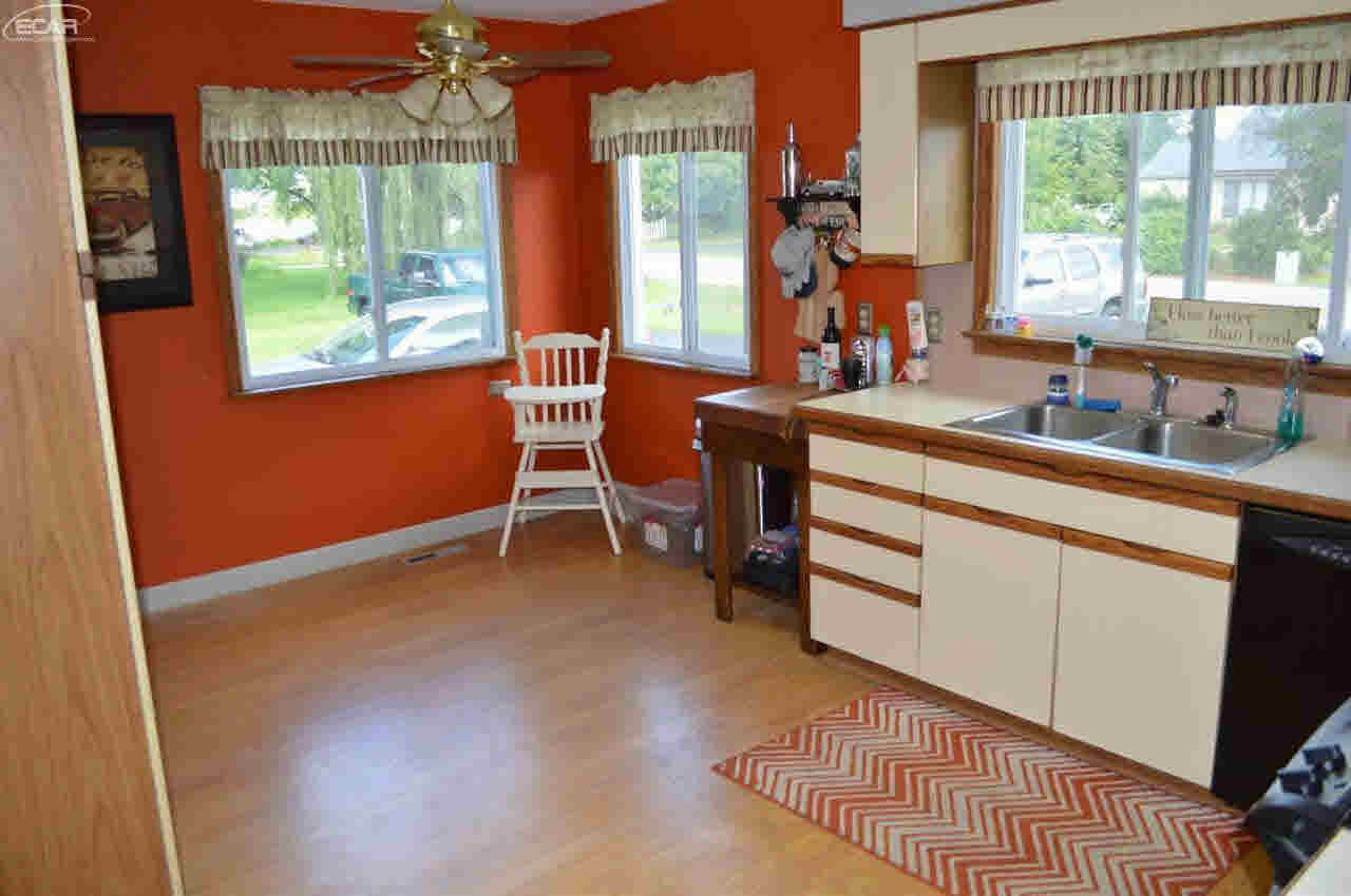 11183 West Mount Morris Road Flushing, MI 48433 - Photo 5 of 22 21211027-4.JPG