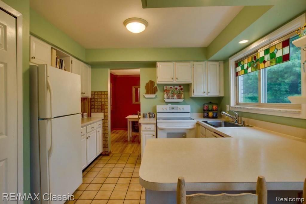 22386 Mill Road Novi, MI 48375 - Photo 11 of 24 Heart of the home. A pantry provides additional storage.