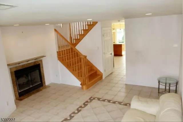 $3,500 | 498 6th Avenue, Lyndhurst, NJ 07071