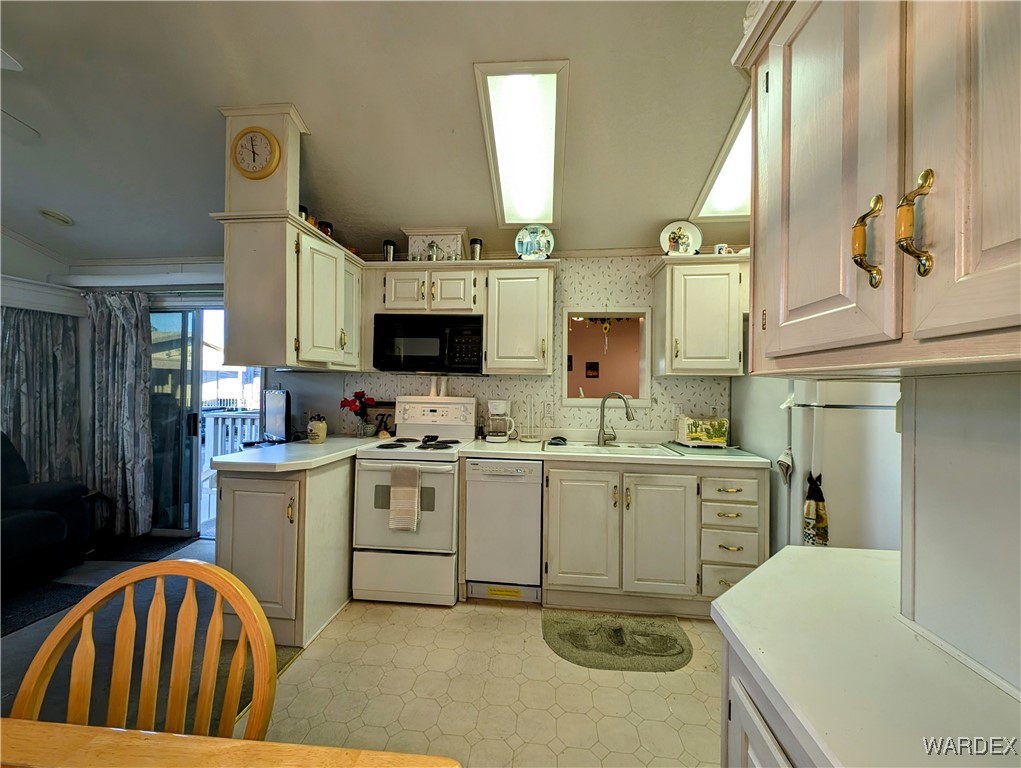 2000 Ramar Road, Unit 363 Bullhead City, AZ 86442 - Photo 36 of 40 Kitchen