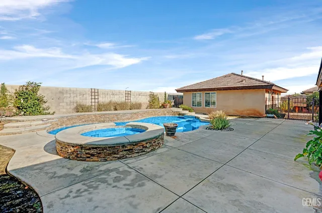 a en suite bathroom with a sink and a mirror
