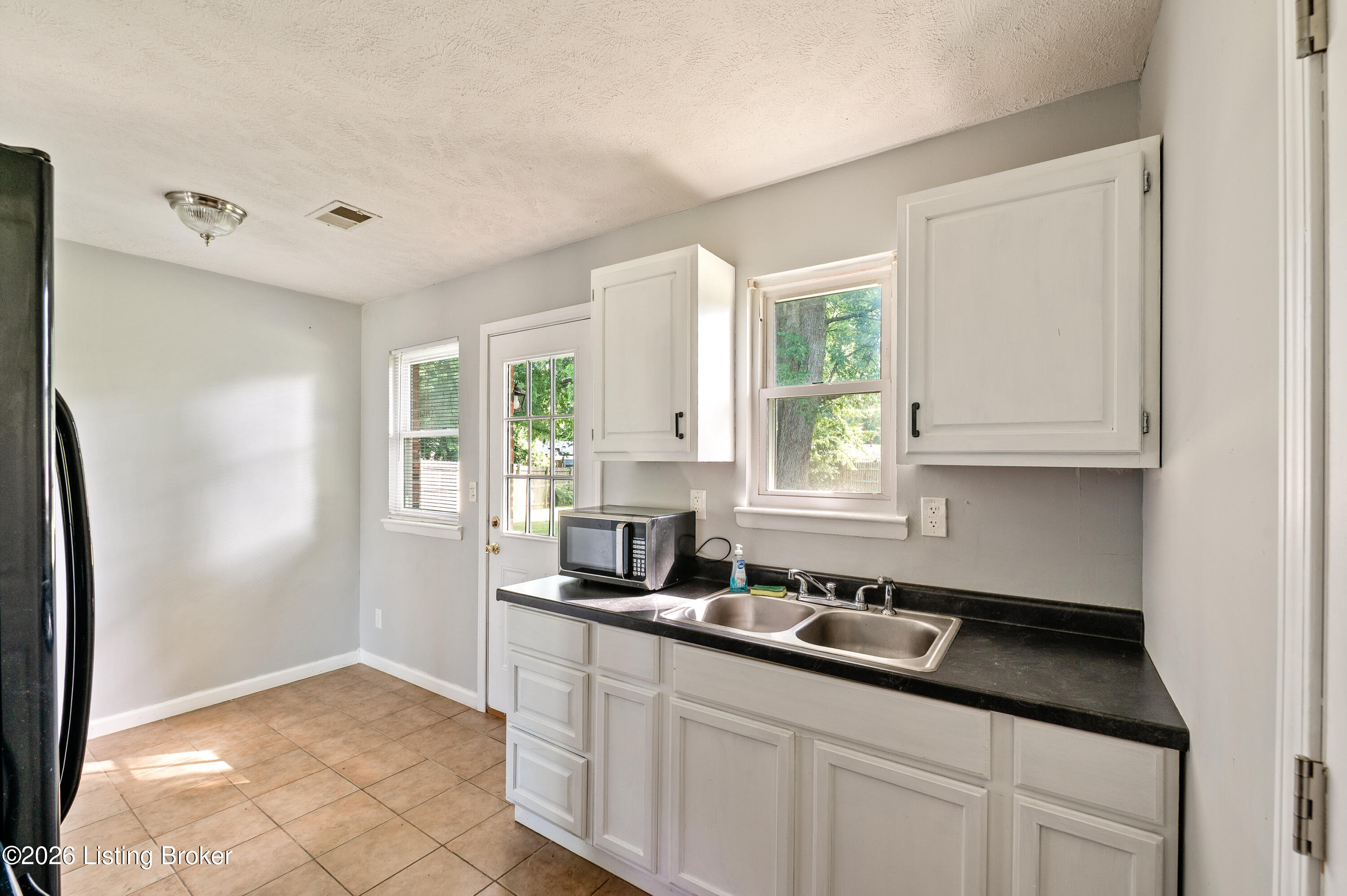 146 Red Bird Road Louisville, KY 40229 - Photo 17 of 38 146RedBirdRd-17