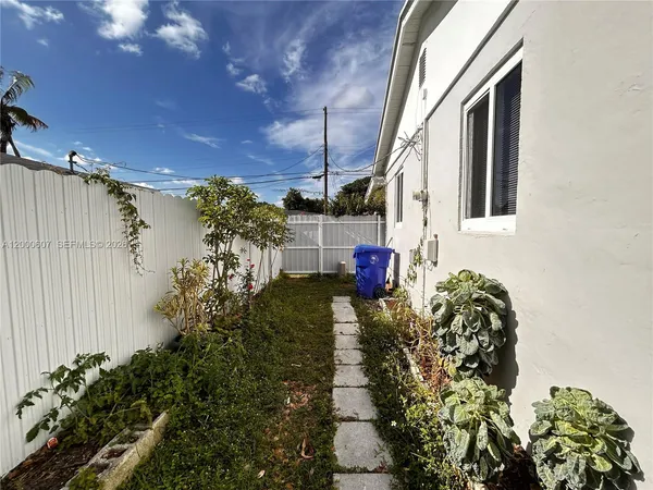 $3,000 | 1354 Northwest 69th Street, Miami, FL 33147