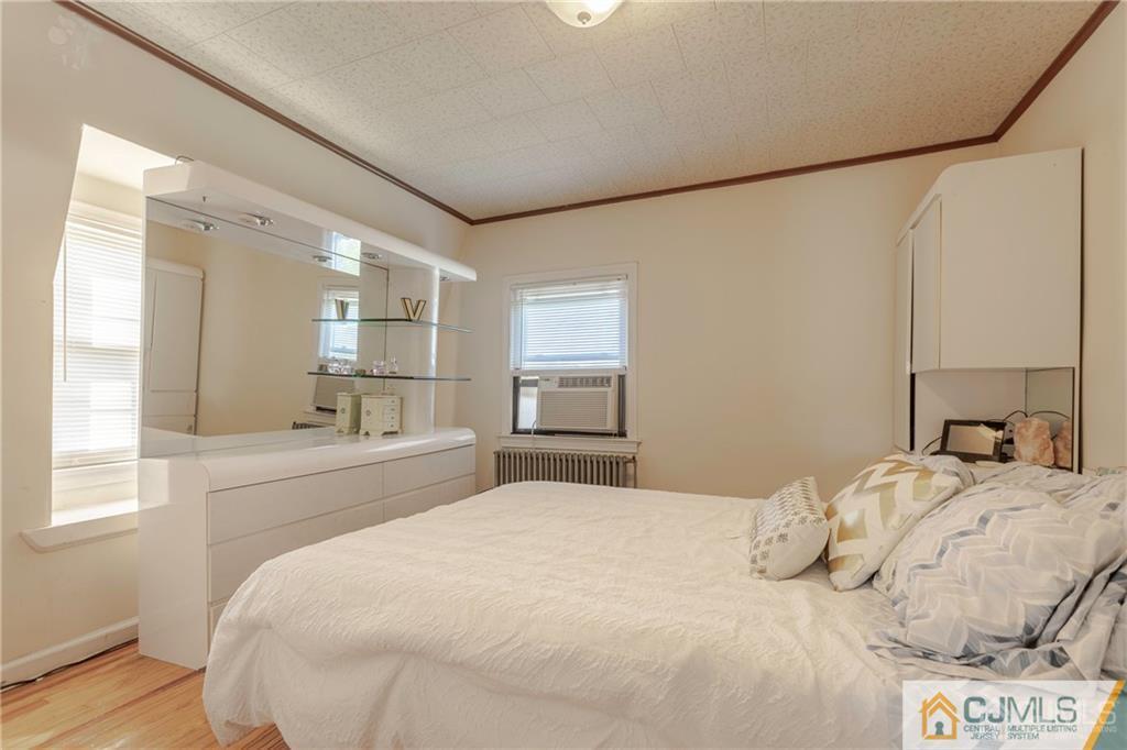 297 Washington Road Sayreville, NJ 08872 - Photo 22 of 44 a bedroom with a large bed and a window