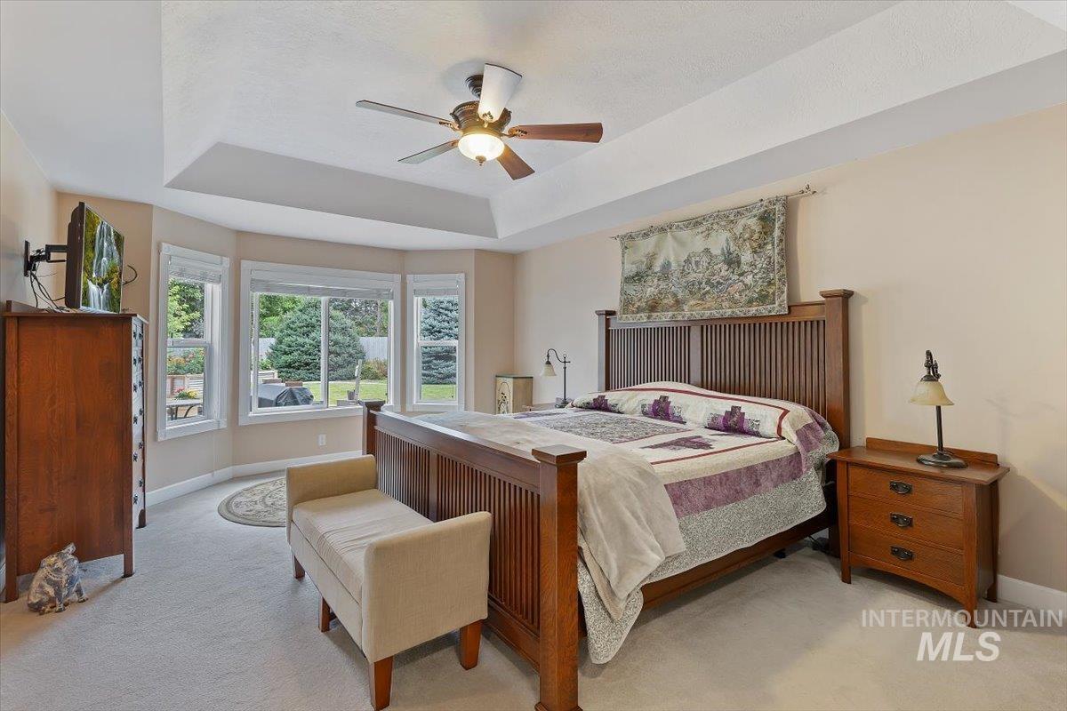 5184 North Greyloch Way Boise, ID 83704 - Photo 13 of 32 Recessed tray ceiling with a ceiling fan