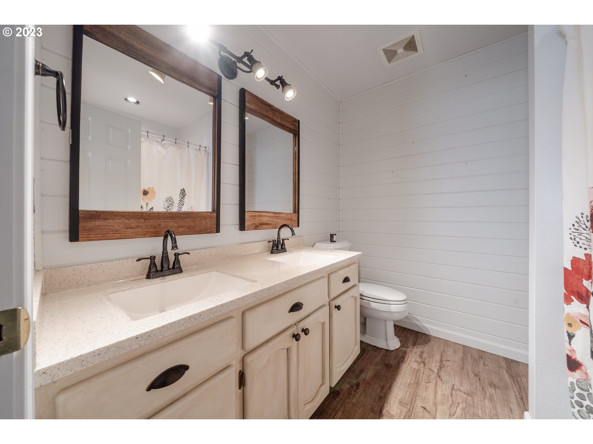 40606 Northwest Maple Ridge Road Woodland, WA 98674 - Photo 21 of 48 Owner's Suite Bathroom