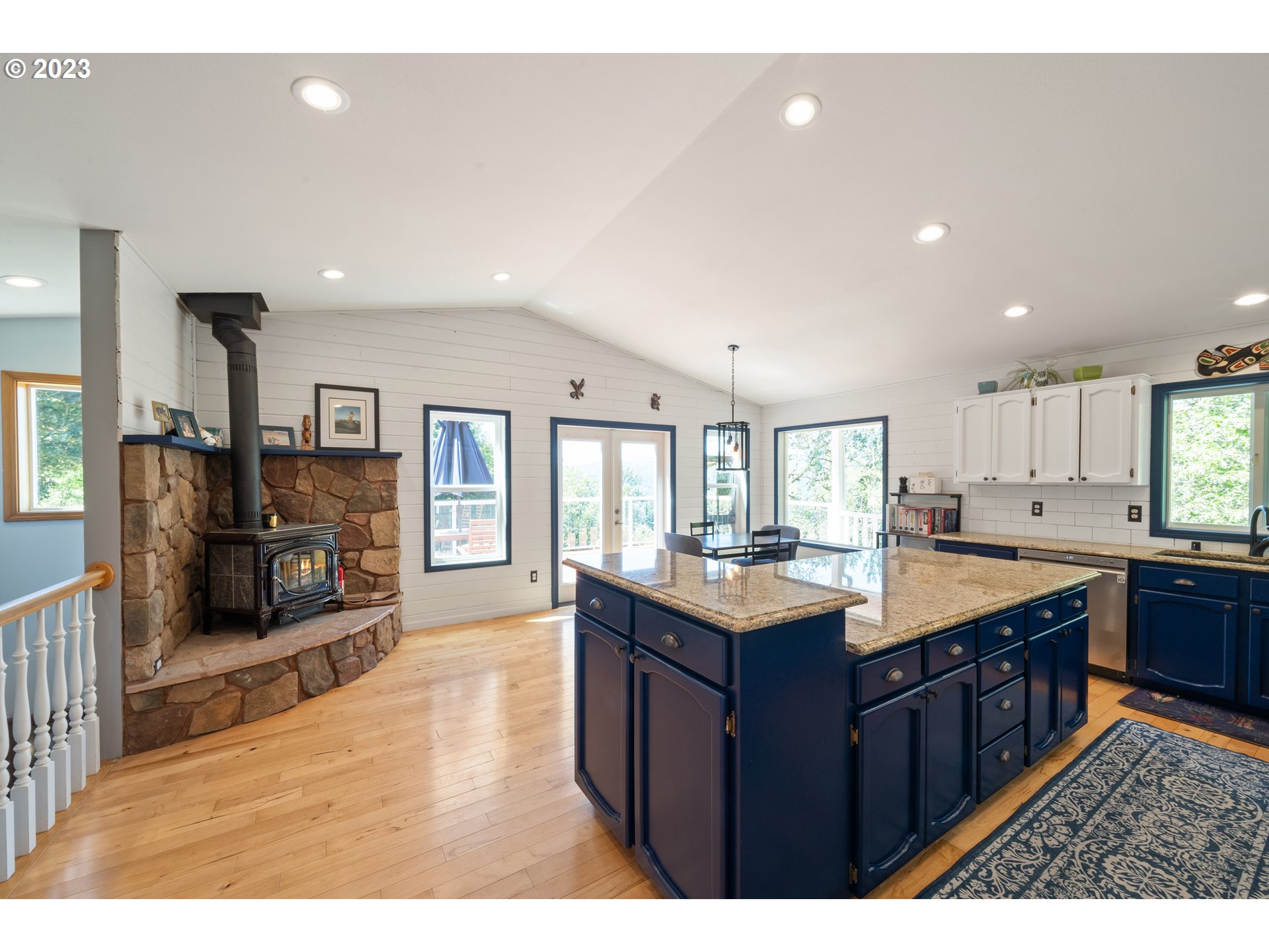 40606 Northwest Maple Ridge Road Woodland, WA 98674 - Photo 4 of 48 Kitchen/Nook