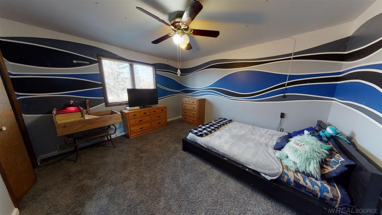 10457 Wayne Road Livonia, MI 48150 - Photo 24 of 34 50068233-23.JPG