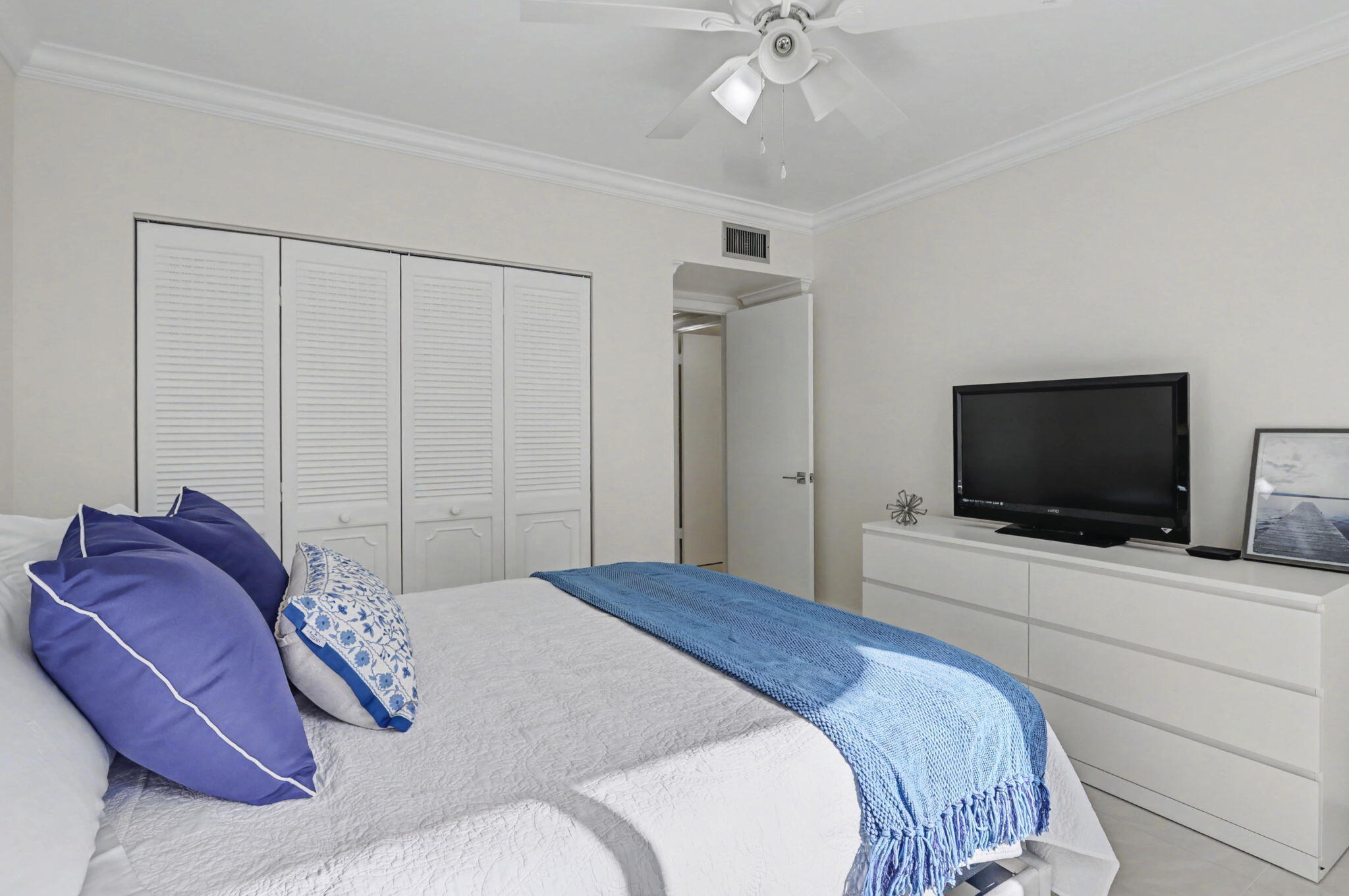 6328 Longboat Lane West, Unit 403 Boca Raton, FL 33433 - Photo 9 of 16 24-web-or-mls-0E2A2030