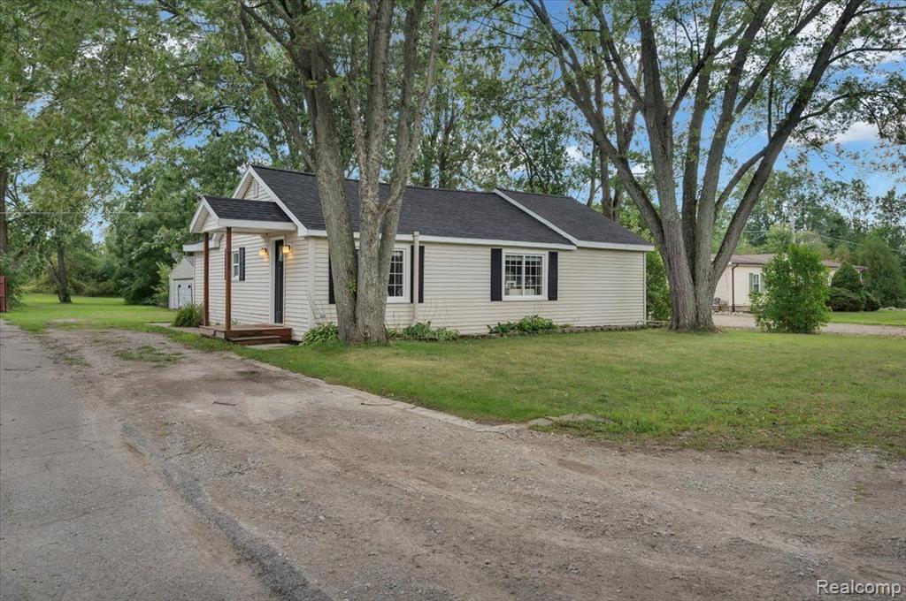 5393 Davison Road Lapeer, MI 48446 - Photo 1 of 22
