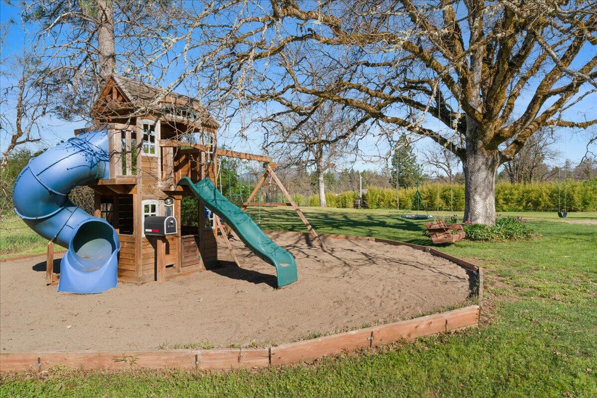 649 Pleasant Valley Road Merlin, OR 97532 - Photo 18 of 57 17-DSC2872