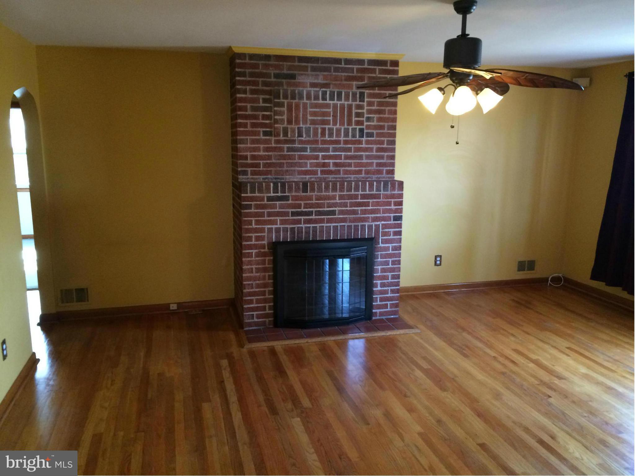 4031 Miller Road Kingsville, MD 21087 - Photo 5 of 18 Living Room