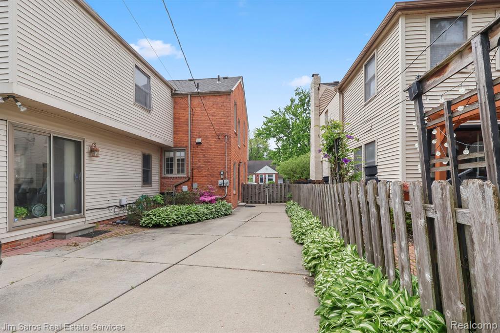 1234 Hampton Road Grosse Pointe Woods, MI 48236 - Photo 23 of 24