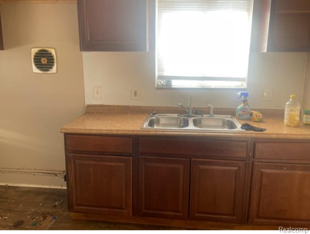 480 Alter Road Detroit, MI 48215 - Photo 3 of 9