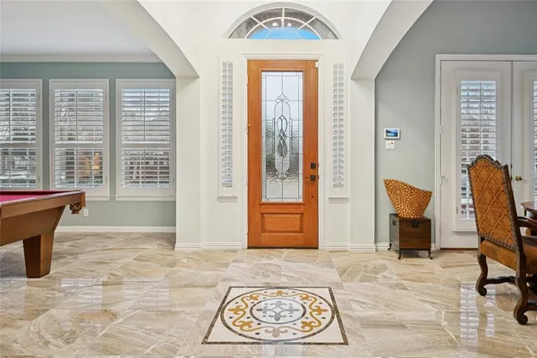 a view of a entryway with a workspace
