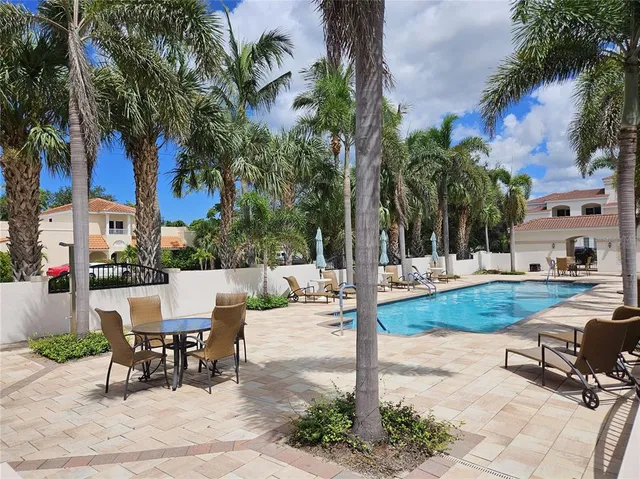 $6,000 | 461 Nokomis Avenue South, Unit 461, Venice, FL 34285