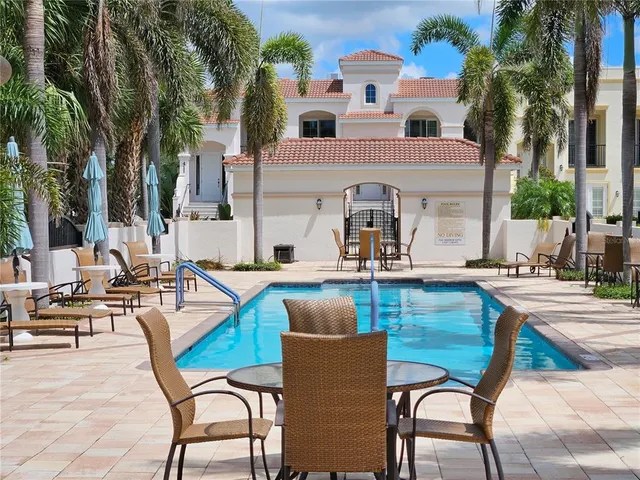 $6,000 | 461 Nokomis Avenue South, Unit 461, Venice, FL 34285