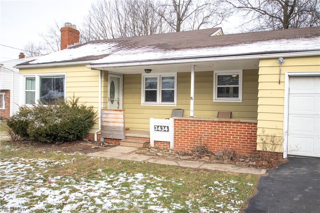 3434 West Pleasant Valley Road Cleveland, OH 44134 - Photo 29 of 34 Bungalow with a garage and covered porch