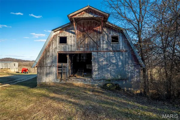 $2,627,850 | 11742 Hwy D, Louisiana, MO 63353