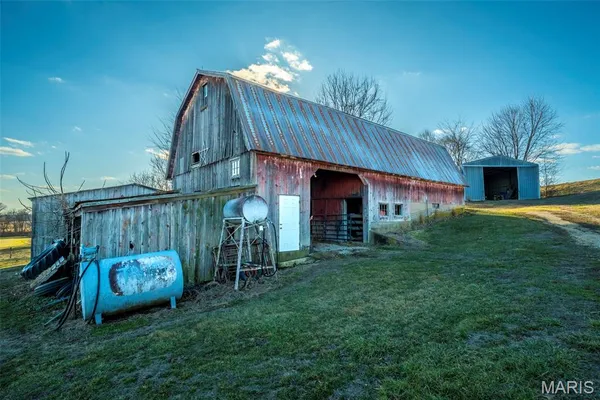 $2,627,850 | 11742 Hwy D, Louisiana, MO 63353