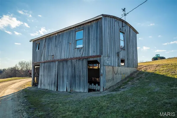 $2,627,850 | 11742 Hwy D, Louisiana, MO 63353