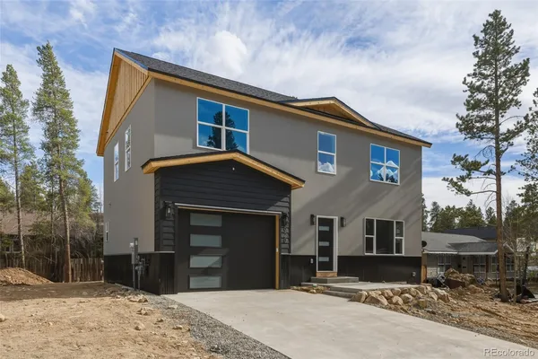 a house view with a outdoor space