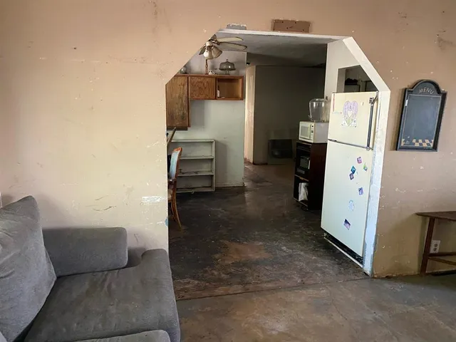 $75,000 | 501 East Lincoln Avenue, Electra, TX 76360