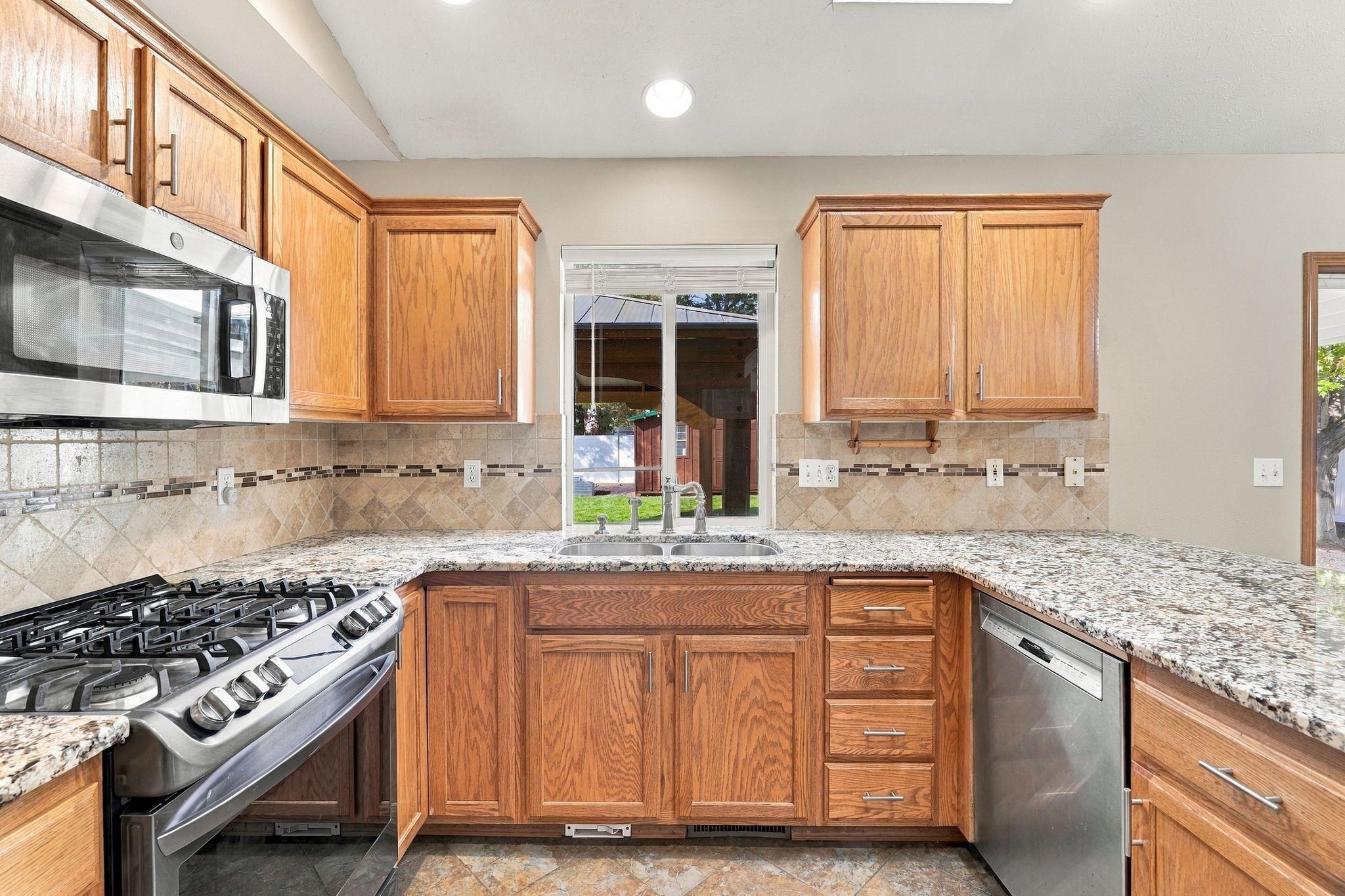1112 South Newer Road Spokane Valley, WA 99037 - Photo 8 of 38 Gallery Image 8