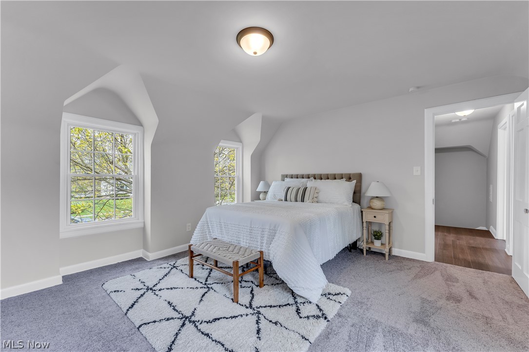 1539 Sunview Road Cleveland, OH 44124 - Photo 21 of 38 Carpeted bedroom featuring lofted ceiling