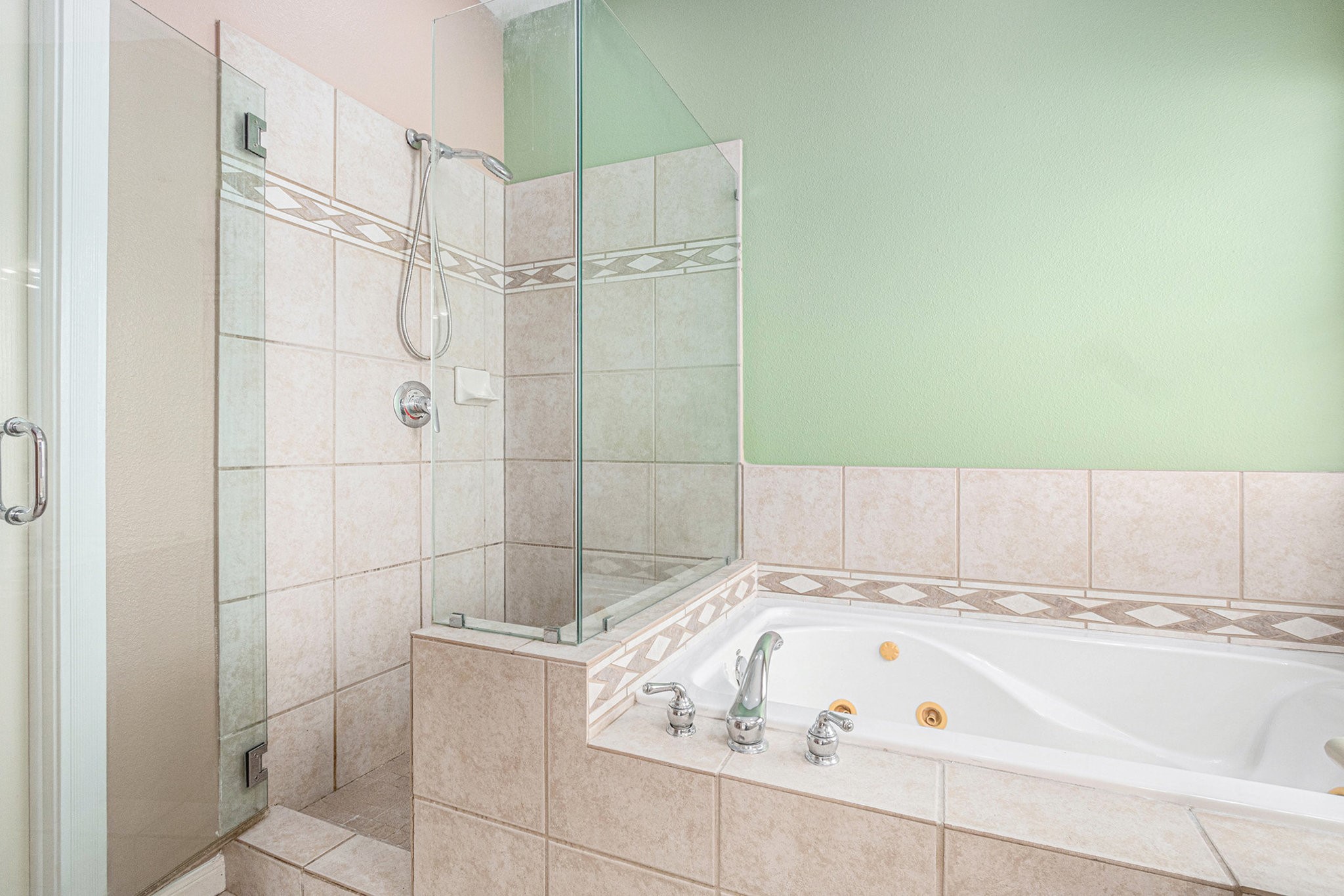 2402 Calumet Street, Unit B Houston, TX 77004 - Photo 22 of 40 a bathroom with a tub and shower