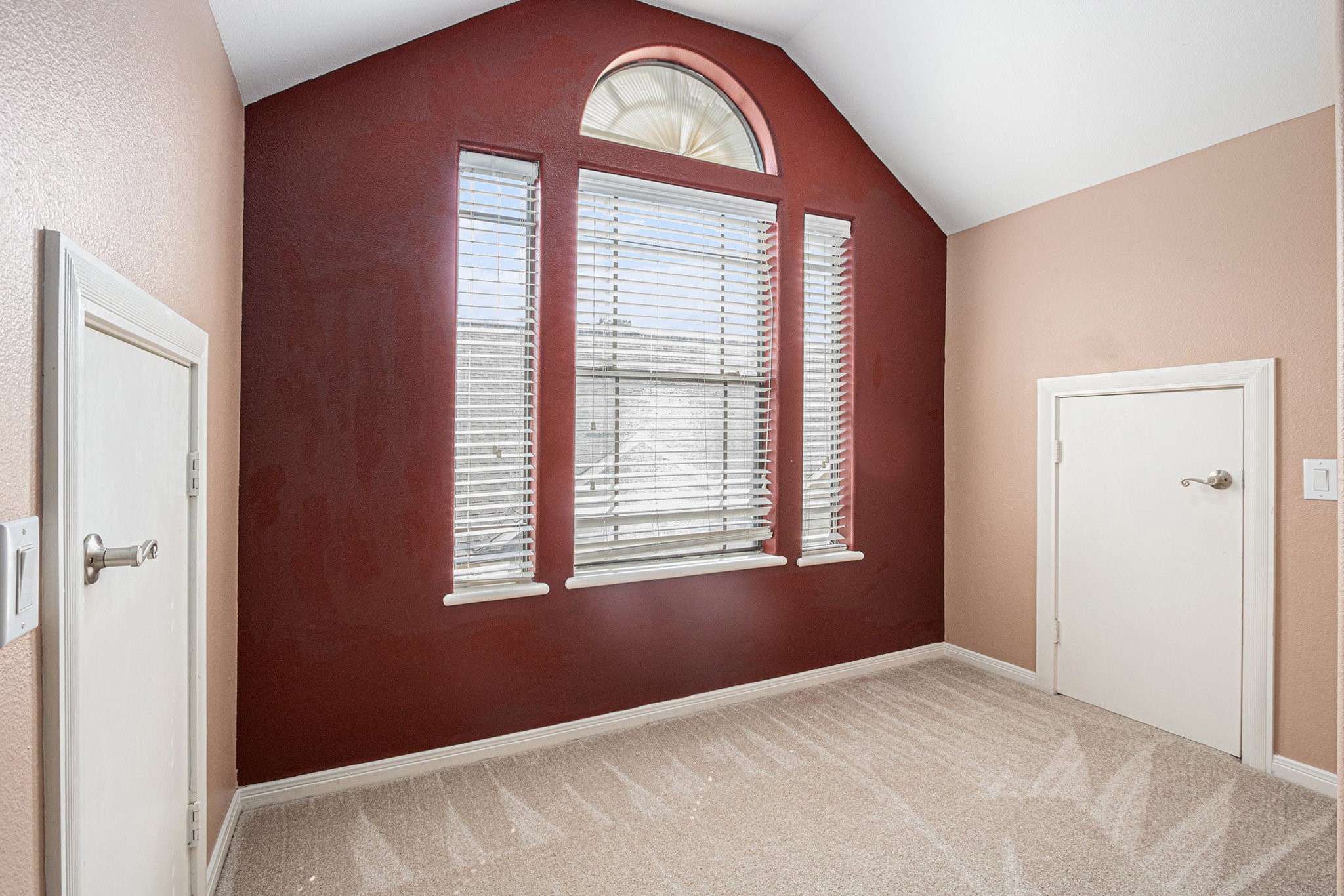2402 Calumet Street, Unit B Houston, TX 77004 - Photo 24 of 40 a view of an empty room with a window