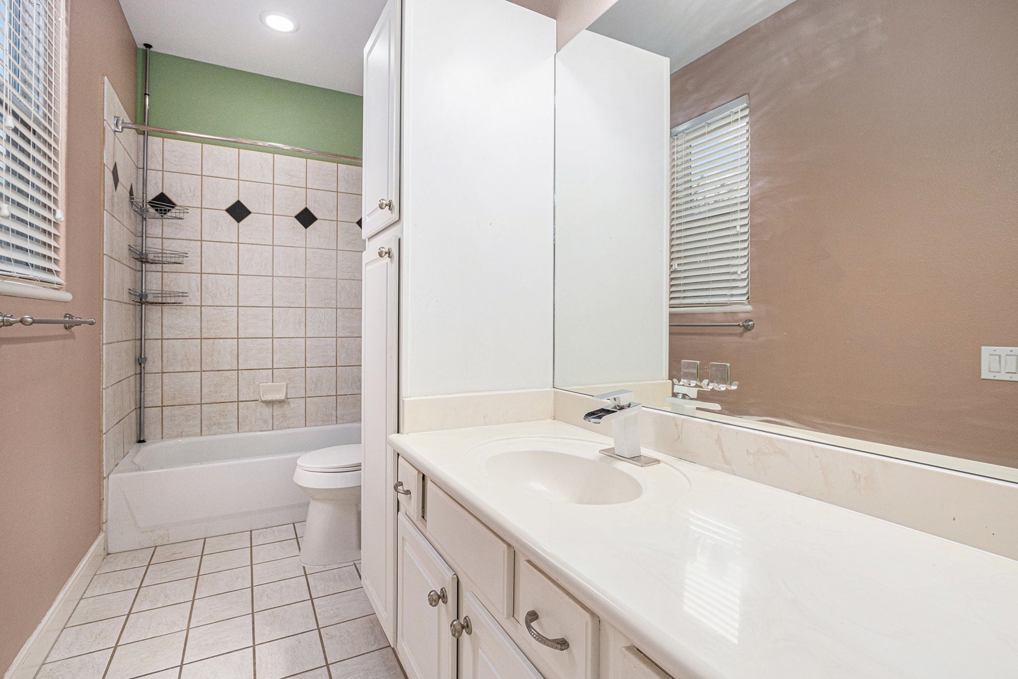 2402 Calumet Street, Unit B Houston, TX 77004 - Photo 28 of 40 a bathroom with a sink a toilet and shower