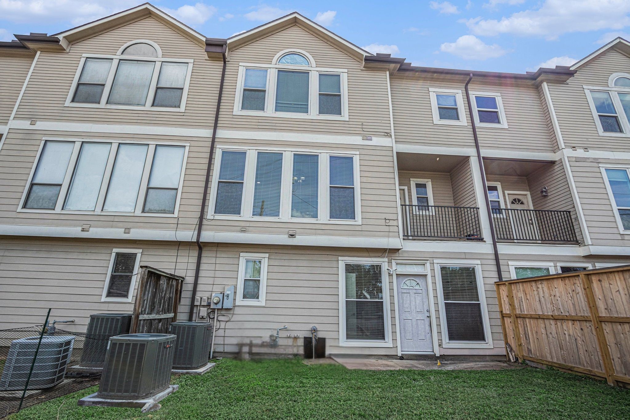 2402 Calumet Street, Unit B Houston, TX 77004 - Photo 35 of 40 a front view of a house with a yard