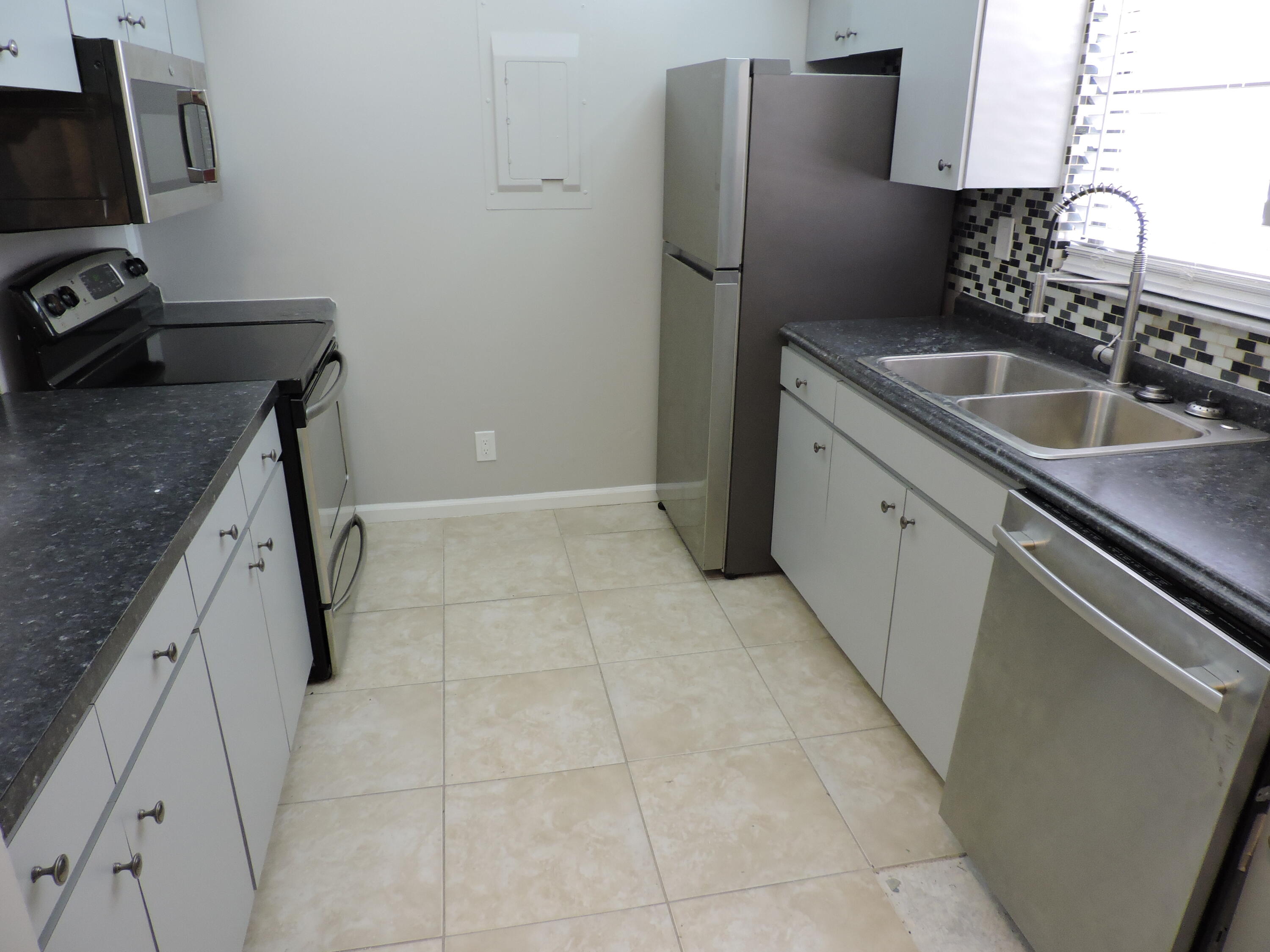 6072 Roger Street Jupiter, FL 33458 - Photo 4 of 18 DSCN1150