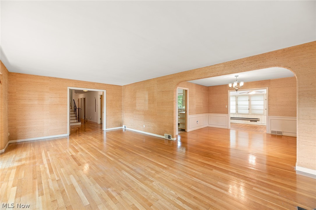 1097 Rutherford Road Cleveland, OH 44112 - Photo 4 of 31