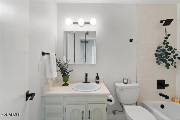 $3,250 | 8432 East Malcomb Drive, Scottsdale, AZ 85250