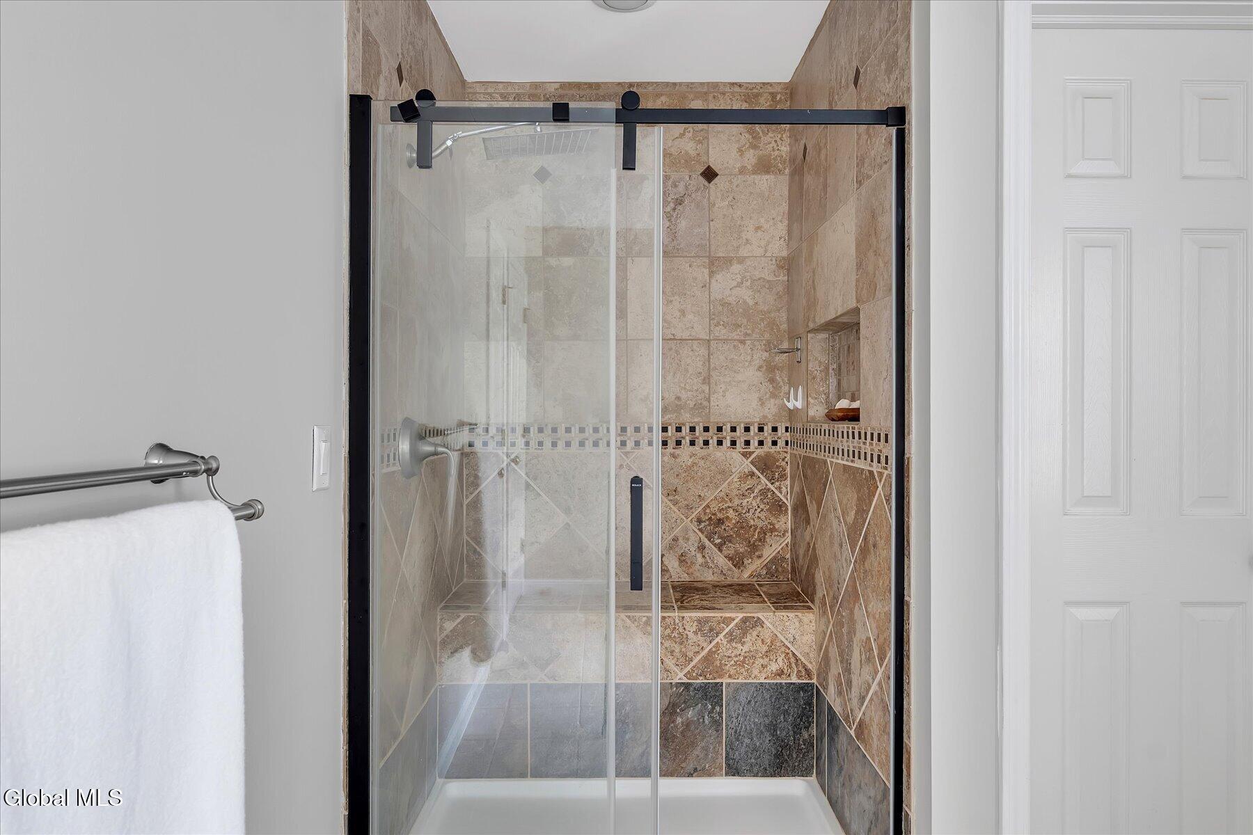 17 Springfield Drive Malta, NY 12118 - Photo 22 of 42 Primary Ensuite
