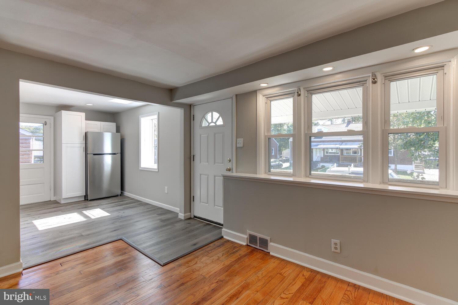 956 Kingsman Road Upper Chichester, PA 19061 - Photo 2 of 31 Gallery Image 2