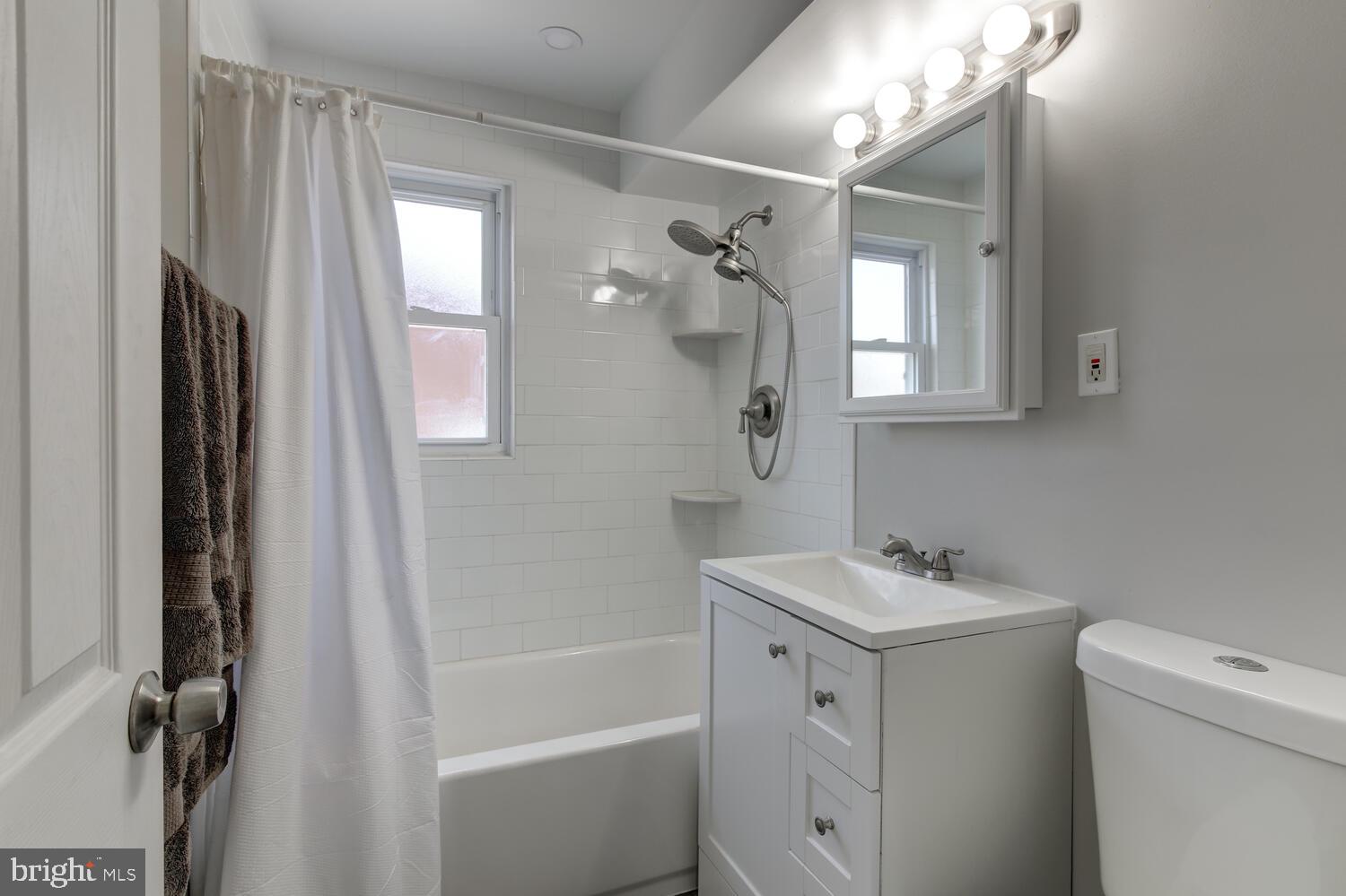 956 Kingsman Road Upper Chichester, PA 19061 - Photo 16 of 31 Gallery Image 16